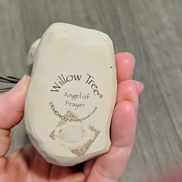 LAST CHANCE Willow Tree Angel of Prayer sculpture - Picture 4 of 4